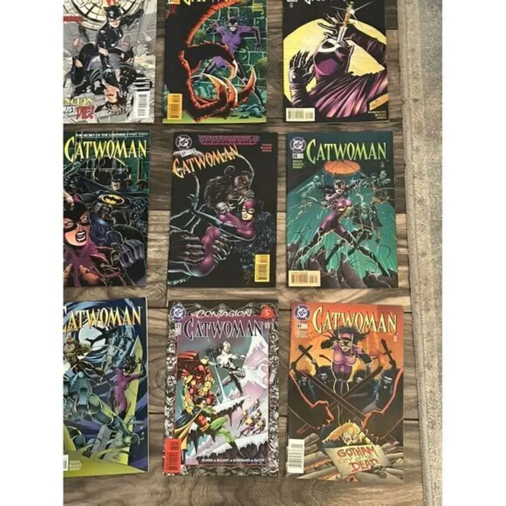 Miscellaneous Lot Of 24‎ Vintage Catwoman DC Comics Most are 90s Paperback
